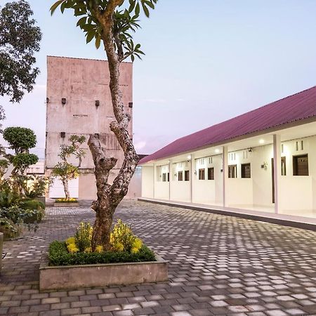 Oyo 3716 Dijobi Hotel Sempidi Ngoại thất bức ảnh