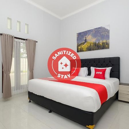 Oyo 3716 Dijobi Hotel Sempidi Ngoại thất bức ảnh