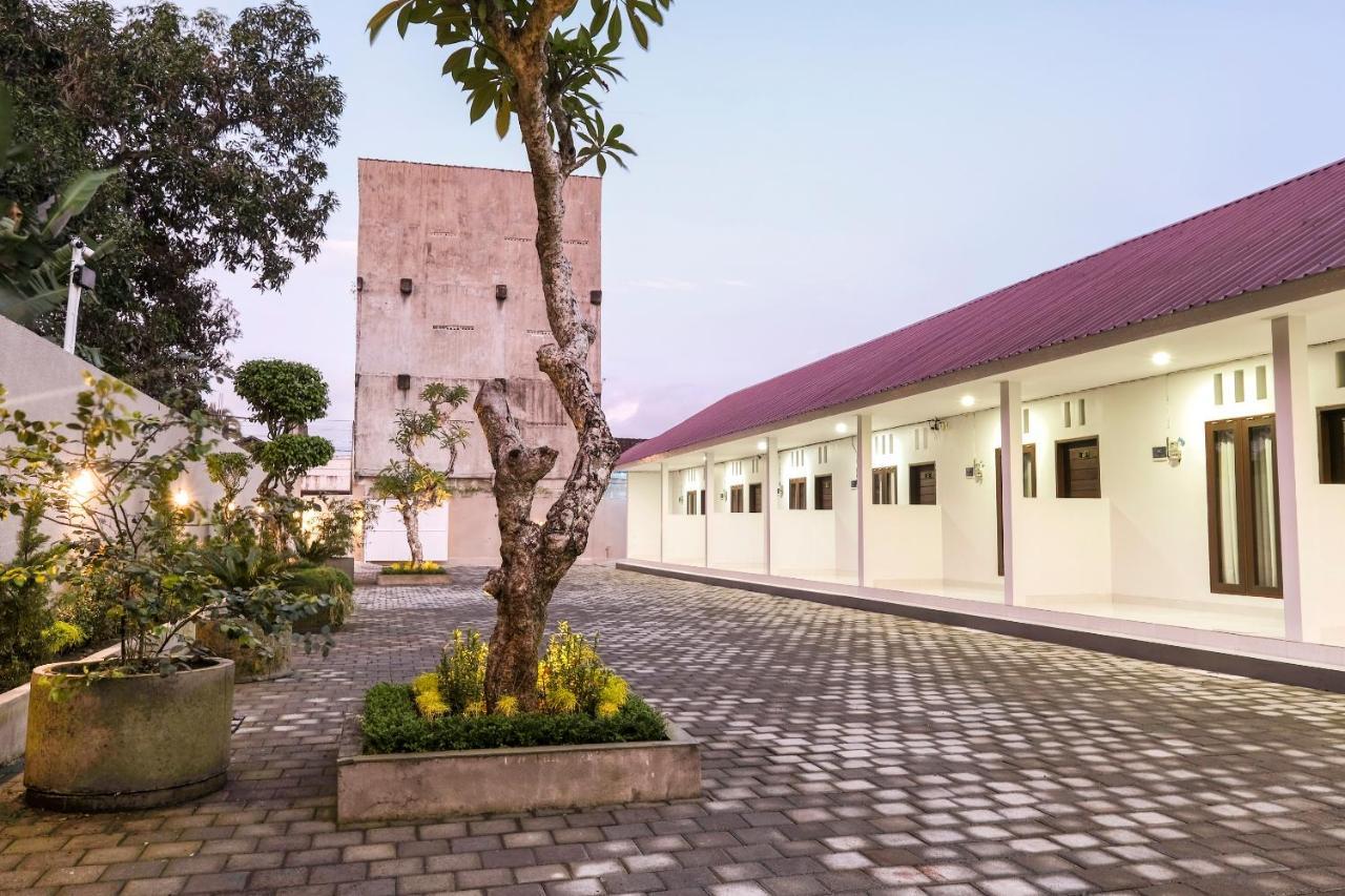 Oyo 3716 Dijobi Hotel Sempidi Ngoại thất bức ảnh