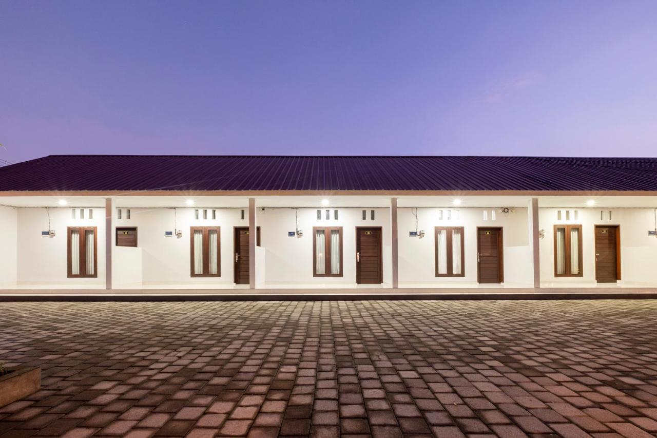 Oyo 3716 Dijobi Hotel Sempidi Ngoại thất bức ảnh
