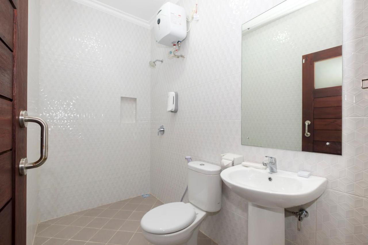 Oyo 3716 Dijobi Hotel Sempidi Ngoại thất bức ảnh